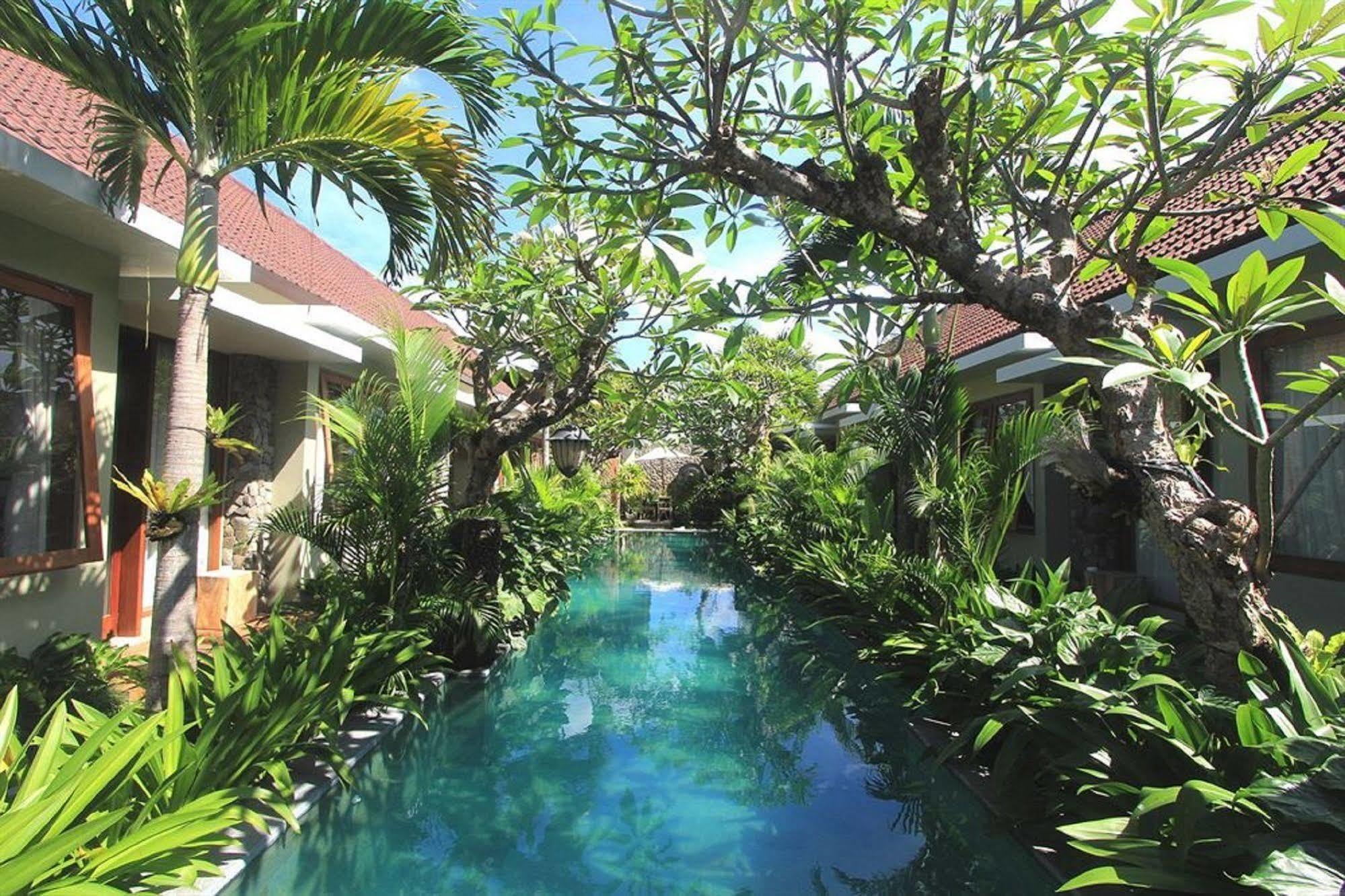 Uma Karan Hotel Kuta Lombok Exterior foto