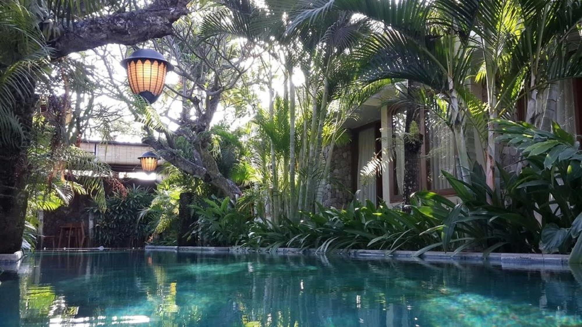 Uma Karan Hotel Kuta Lombok Exterior foto