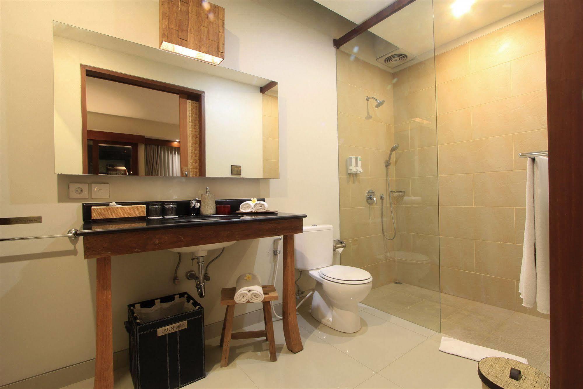Uma Karan Hotel Kuta Lombok Exterior foto