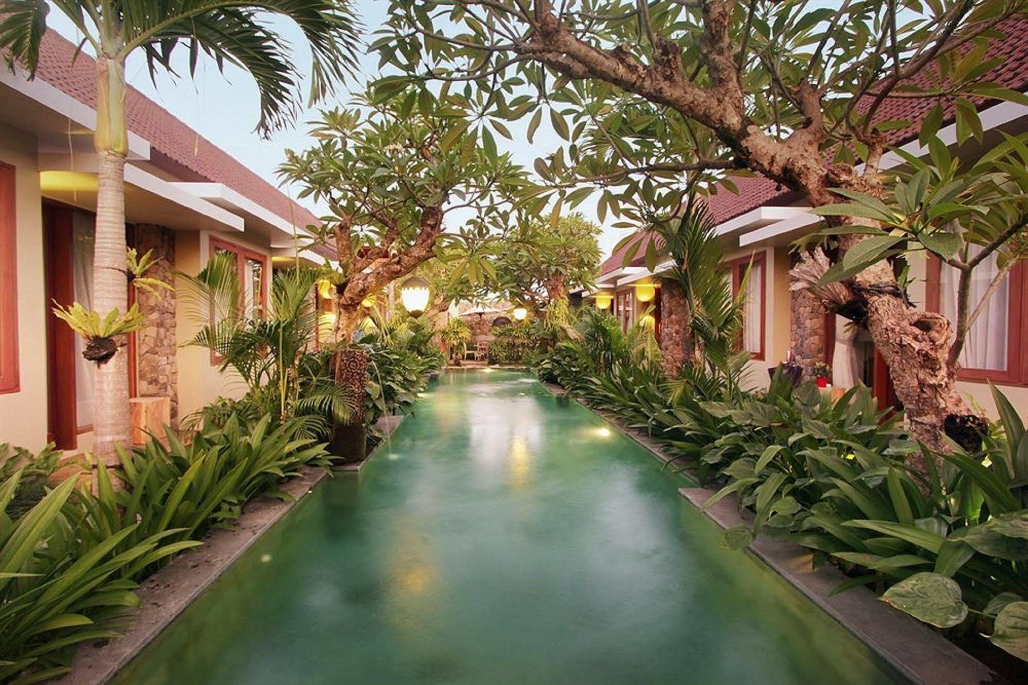 Uma Karan Hotel Kuta Lombok Exterior foto