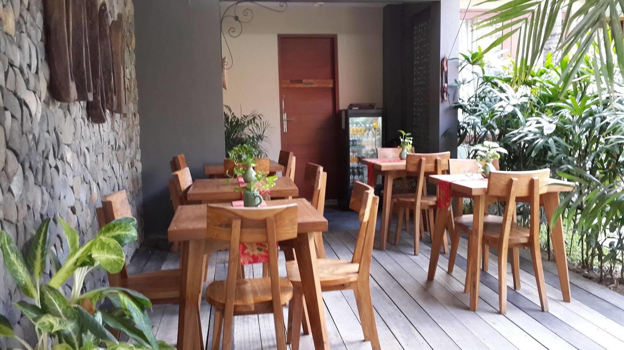 Uma Karan Hotel Kuta Lombok Exterior foto