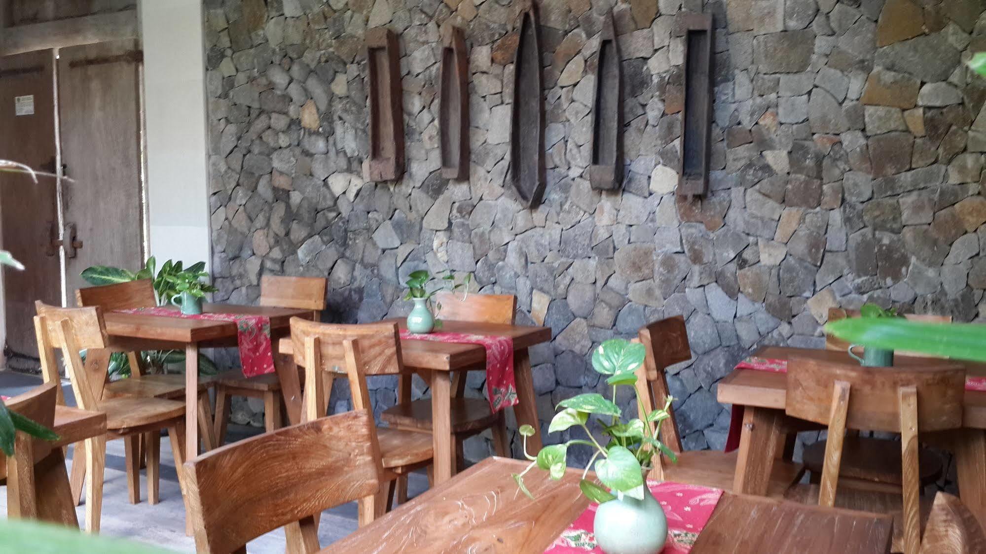 Uma Karan Hotel Kuta Lombok Exterior foto