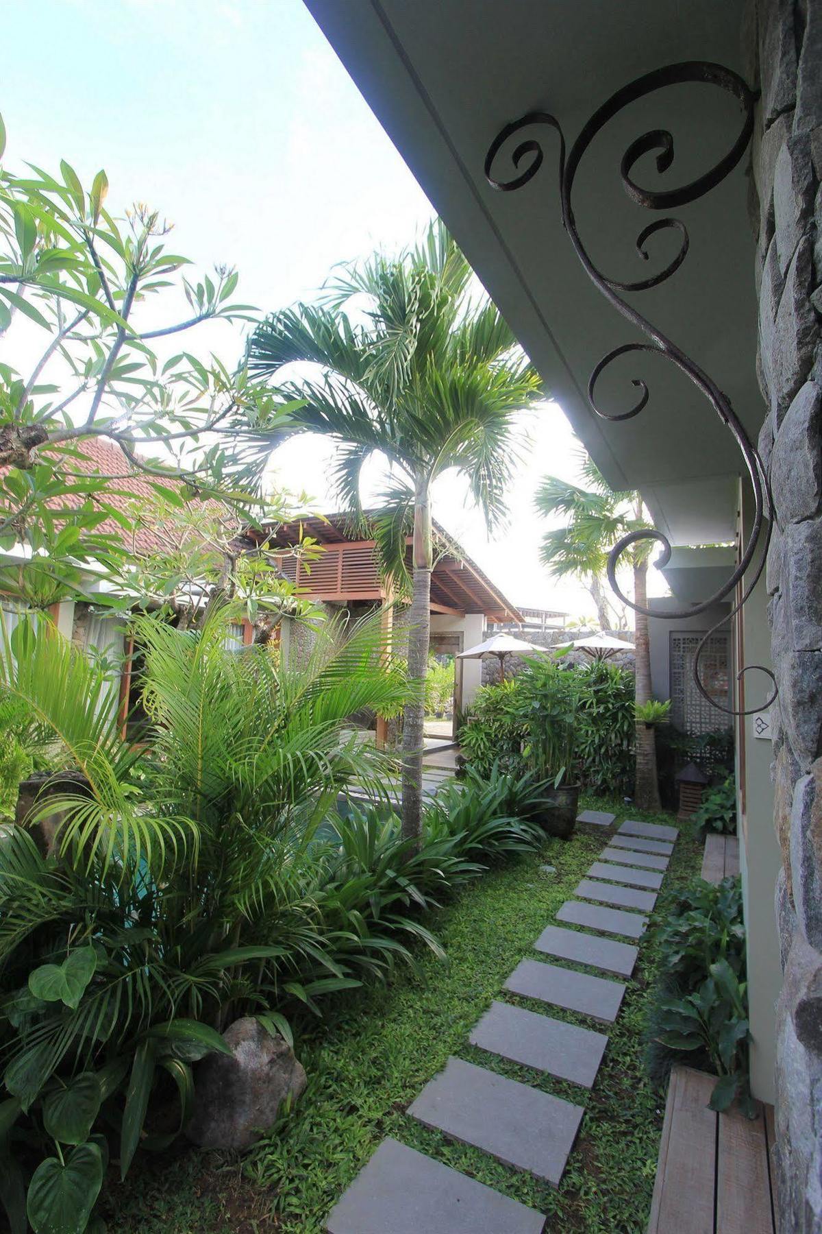 Uma Karan Hotel Kuta Lombok Exterior foto