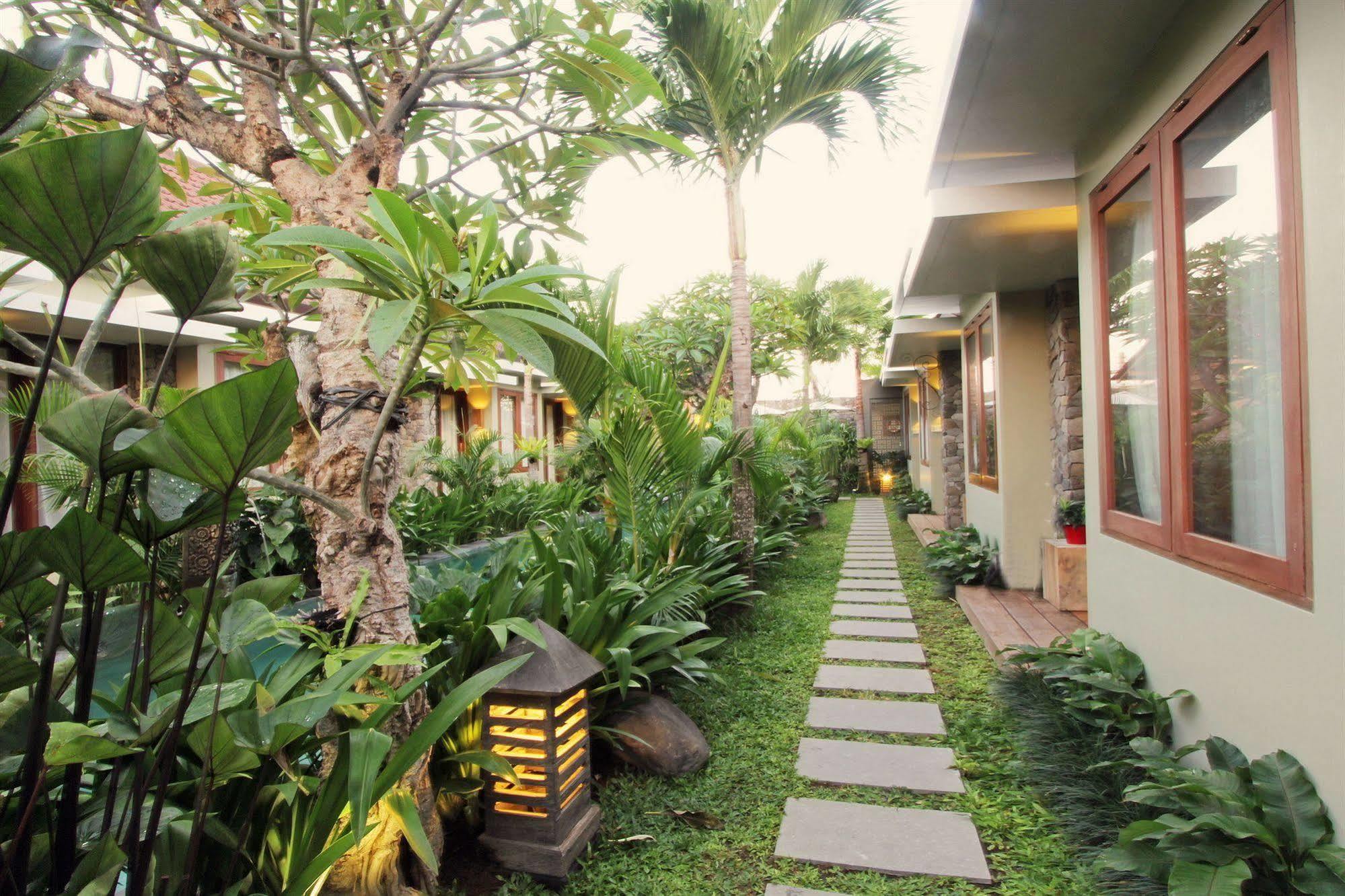 Uma Karan Hotel Kuta Lombok Exterior foto