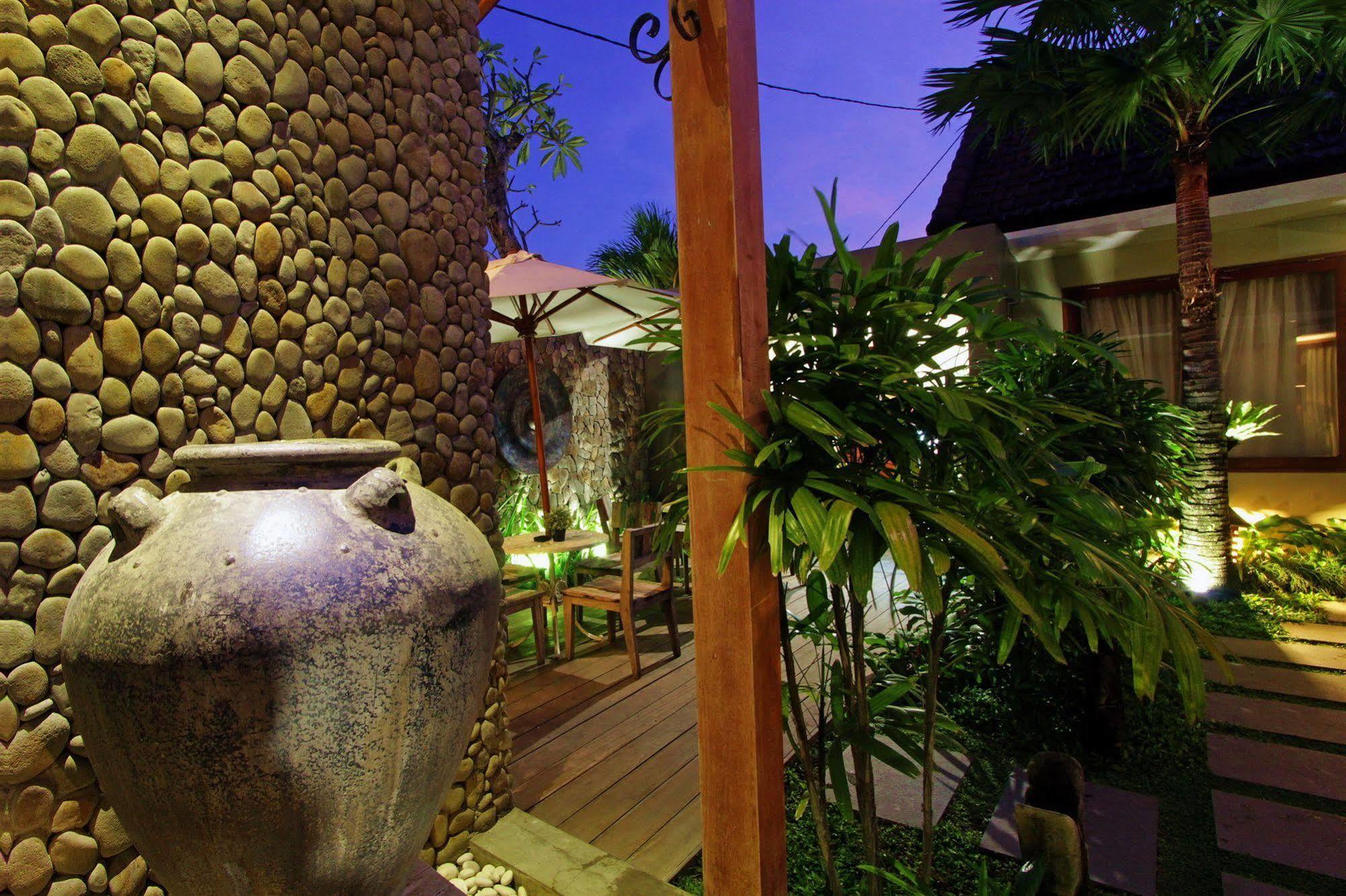 Uma Karan Hotel Kuta Lombok Exterior foto